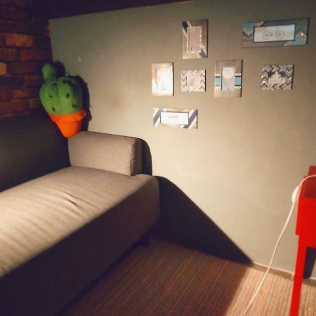 Badu Sukhumvit Dormitory Bangkok Luaran gambar