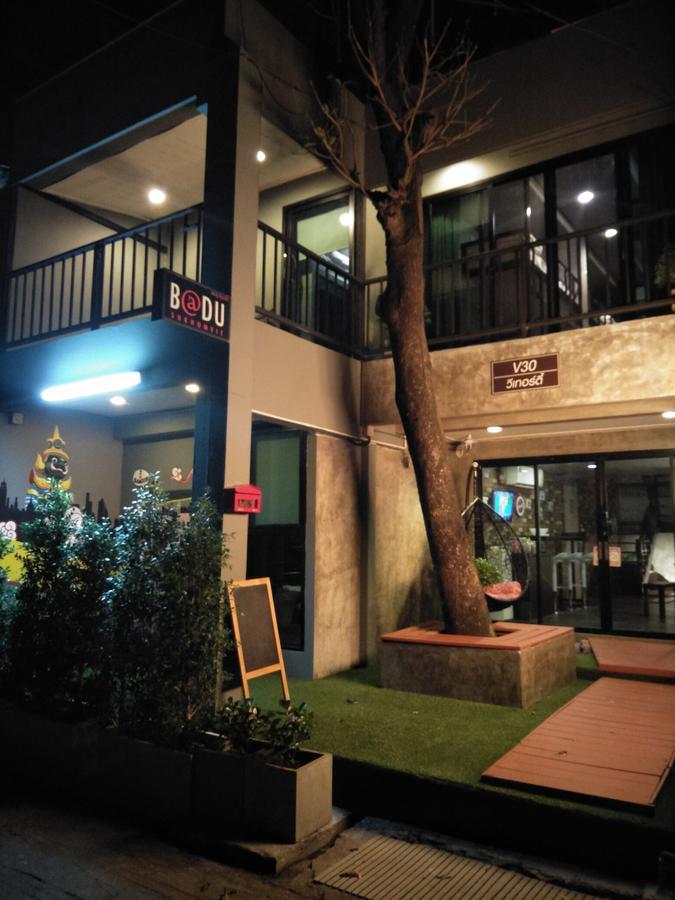 Badu Sukhumvit Dormitory Bangkok Luaran gambar