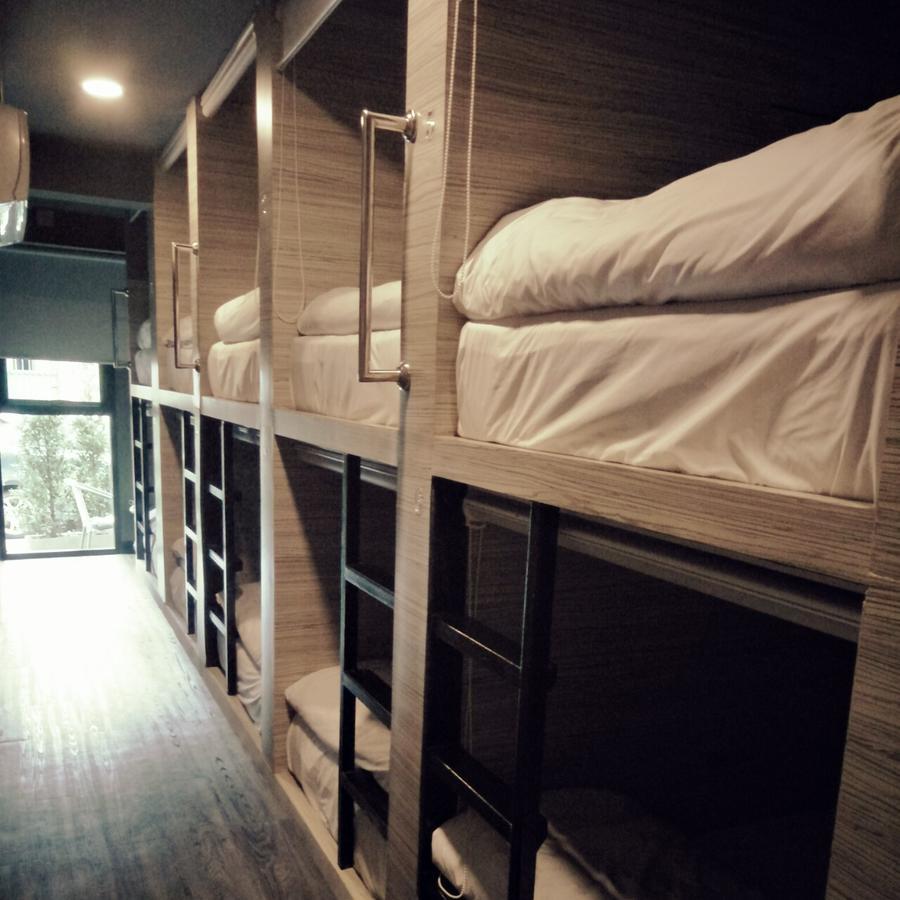 Badu Sukhumvit Dormitory Bangkok Luaran gambar
