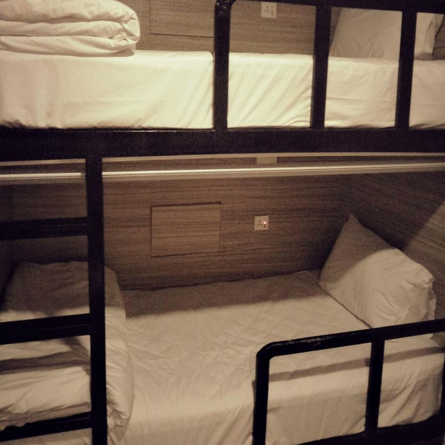 Badu Sukhumvit Dormitory Bangkok Luaran gambar