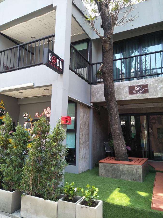 Badu Sukhumvit Dormitory Bangkok Luaran gambar