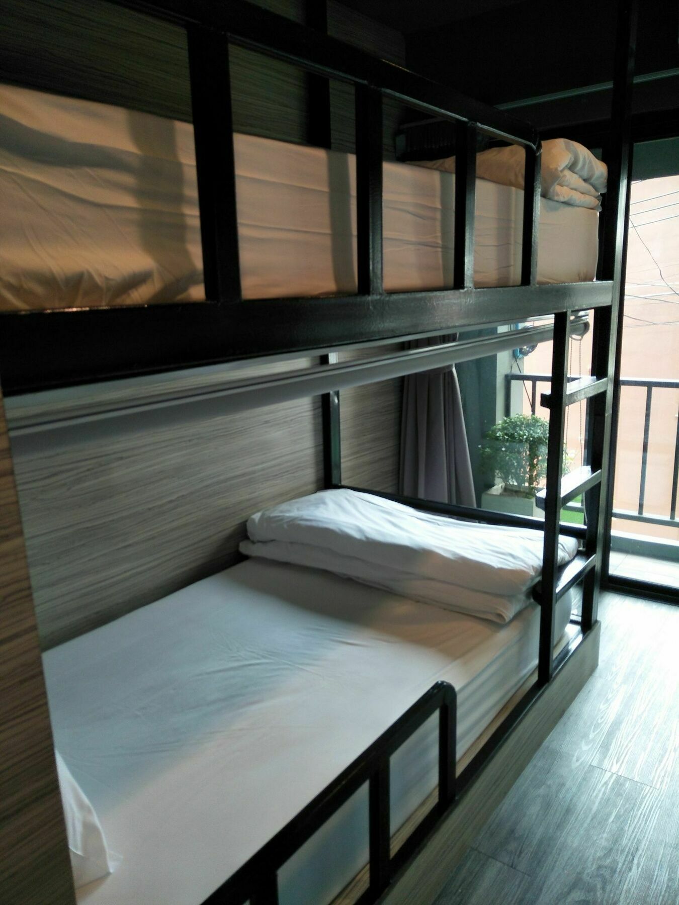 Badu Sukhumvit Dormitory Bangkok Luaran gambar