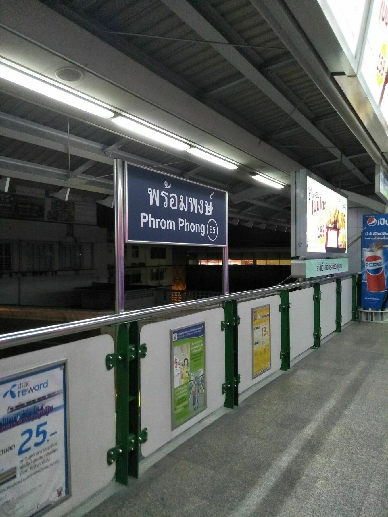 Badu Sukhumvit Dormitory Bangkok Luaran gambar