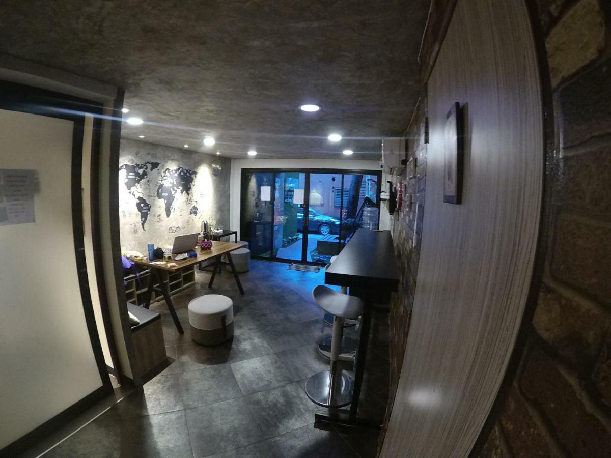 Badu Sukhumvit Dormitory Bangkok Luaran gambar