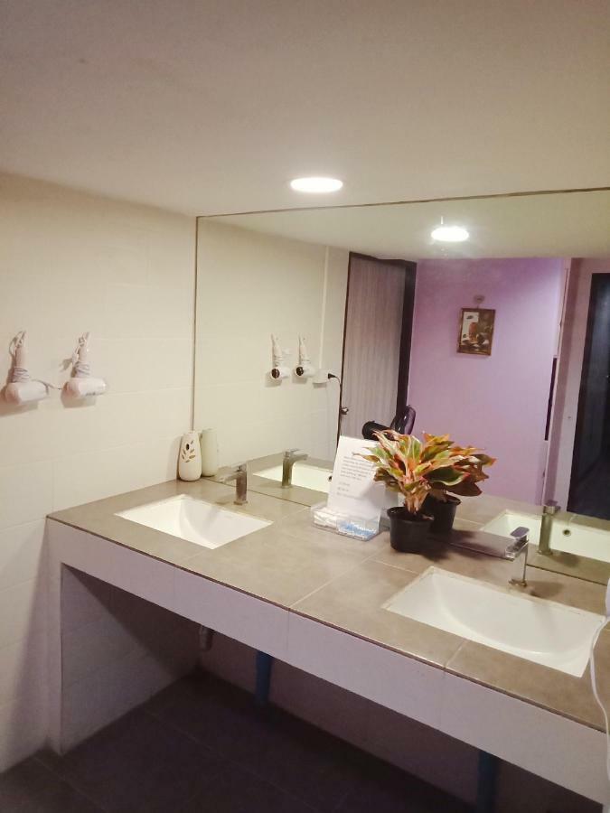 Badu Sukhumvit Dormitory Bangkok Luaran gambar