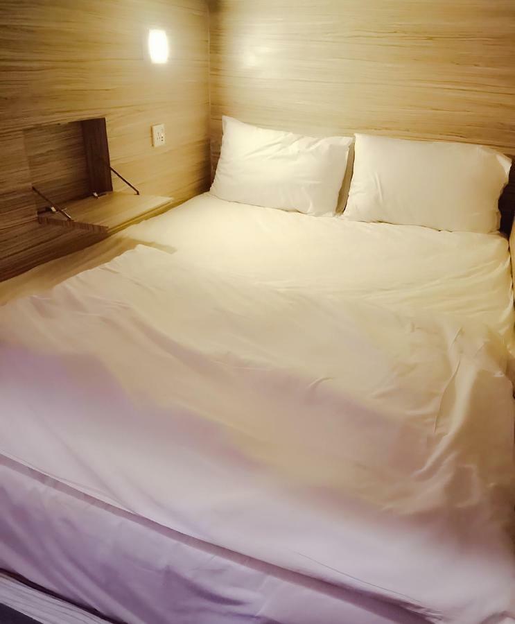 Badu Sukhumvit Dormitory Bangkok Luaran gambar